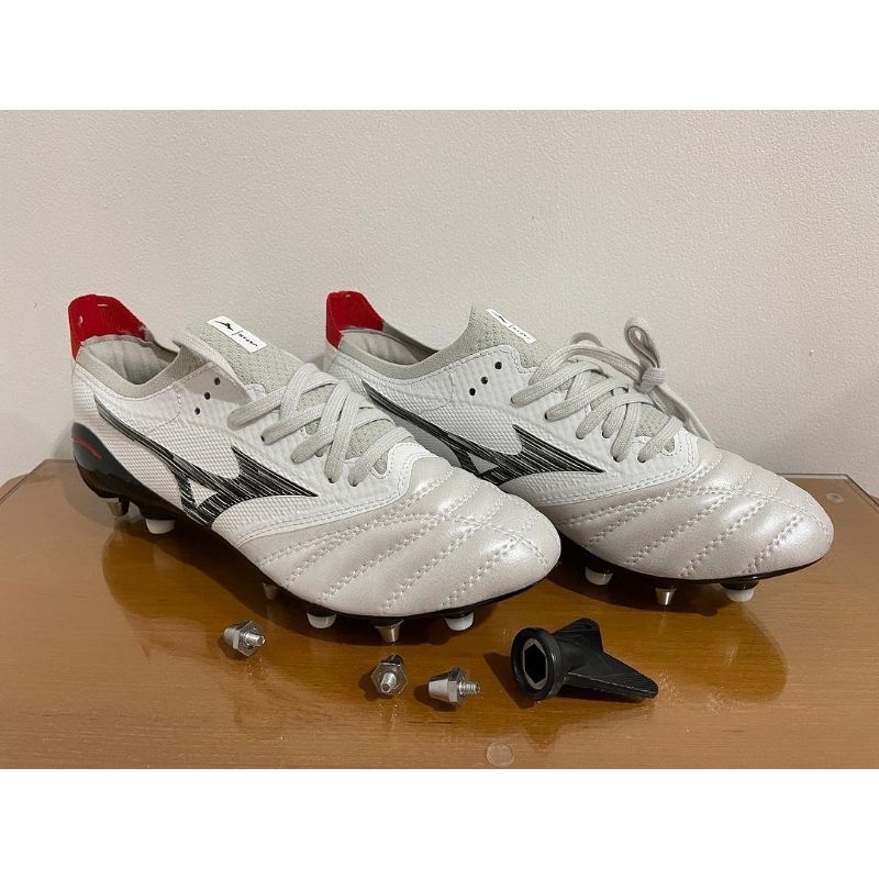 Sepatu Bola Mizuno Morelia Neo 3 Beta Leather White Black SG