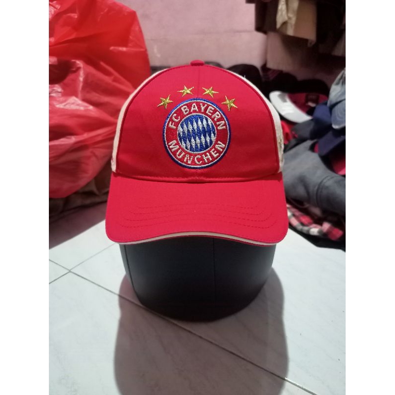 topi Bayern Munchen second