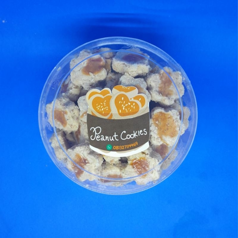 

kue kacang full kacang