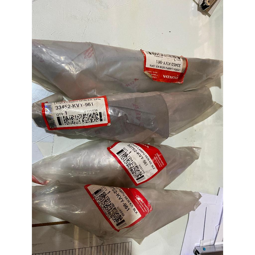 33452 KVY 961 (2) 33752 KVY 961 (2)