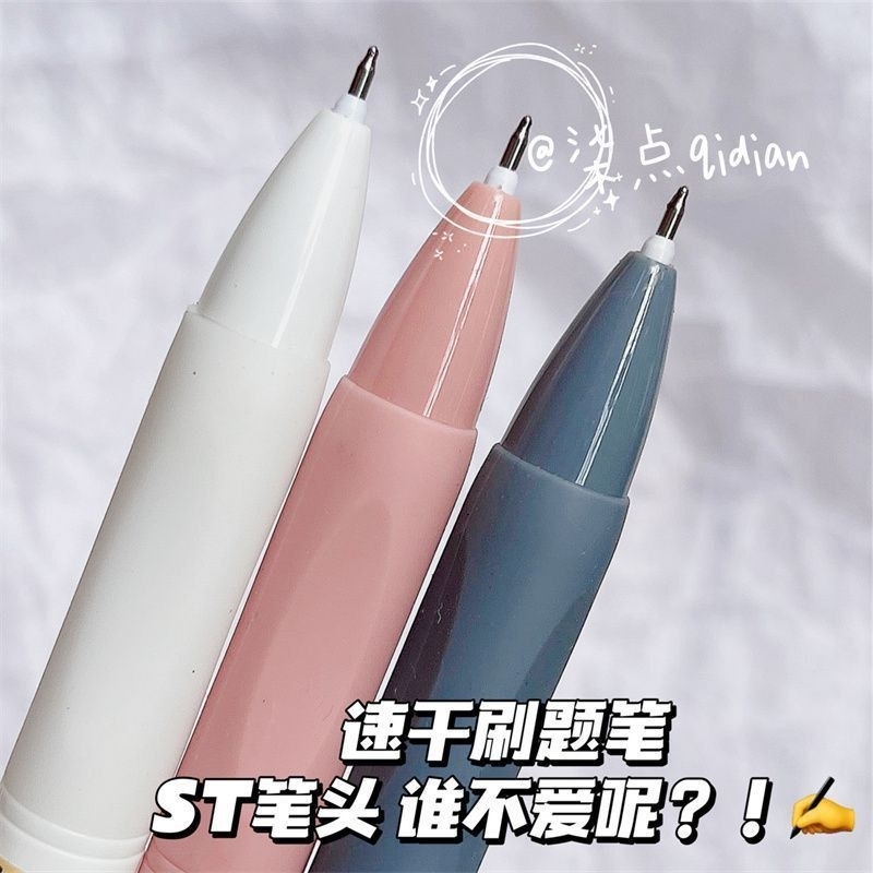 

Pulpen Bolpoin gel tinta hitam 0.5 | WARNA RANDOM
