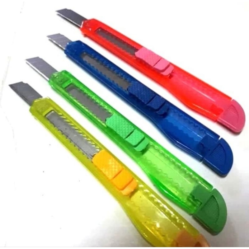 

Cutter Kecil Plastik Bening Kater Pisau Cutter Pemotong A-300