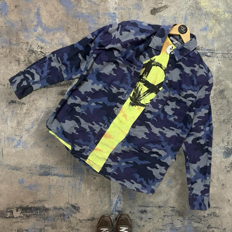 Kemeja Uniqlo Camo
