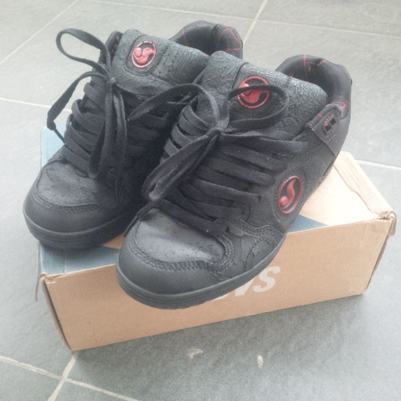 Sepatu Skateboard/DVS/Not Etnies Emerica Lakai Globe Osiris Circa Zoo York Fallen