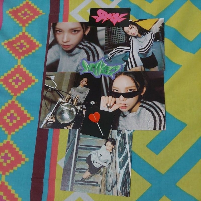 ( PostCard Karina Set &amp; Sticker Only ) Aespa My World Official Karina Version ( Poster Album )