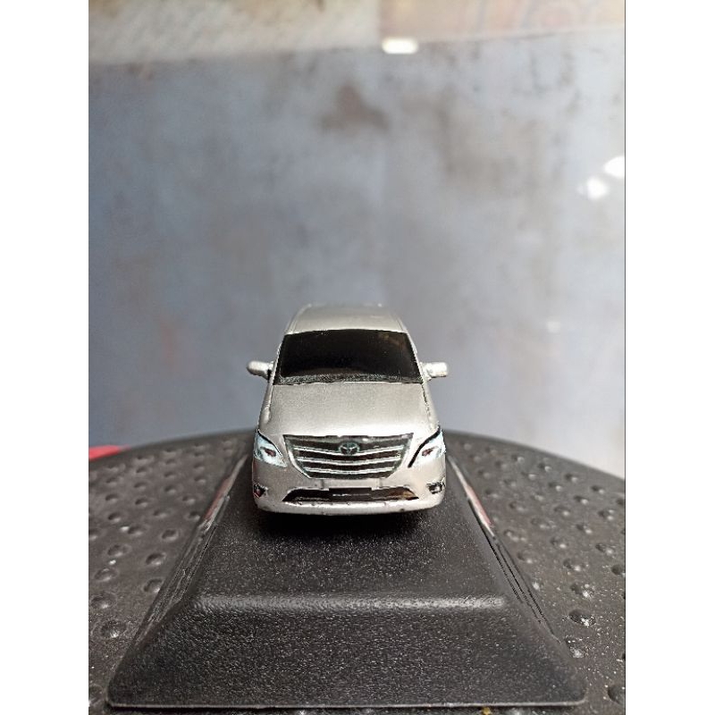 PARFUM MOBIL MINIATUR PAJANGAN TOYOTA INNOVA BARONG BISA CUSTOM WARNA DAN PLAT NOMOR