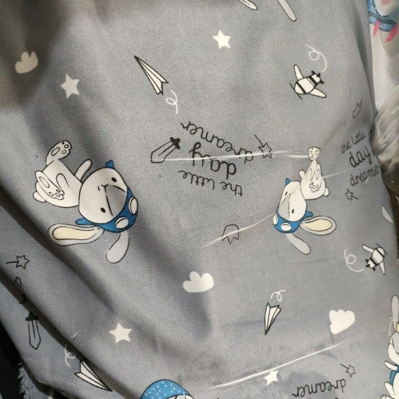 KAIN KILOAN BAHAN SPREI POLIMIKRO KARAKTER KELINCI ABU GAGAL PRINTING