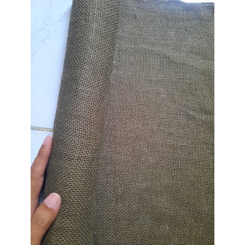 kain goni warna gelap