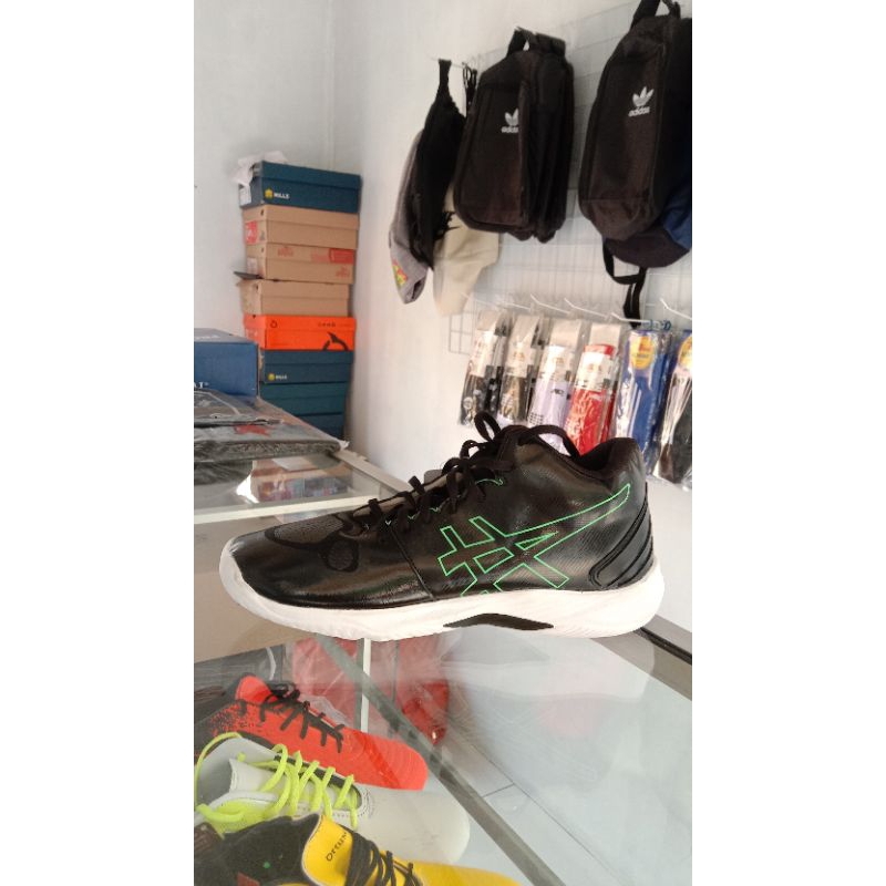 SEPATU VOLI ASICS LOKAL