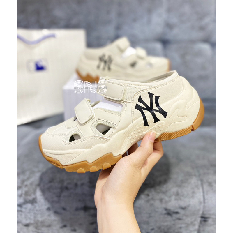 Sepatu MLB BigBall Chunky Mask New York Yankess Women's Shoes Slop Beige Gum