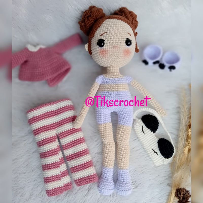 Boneka Rajut Anak Perempuan Dengan Baju Tidur