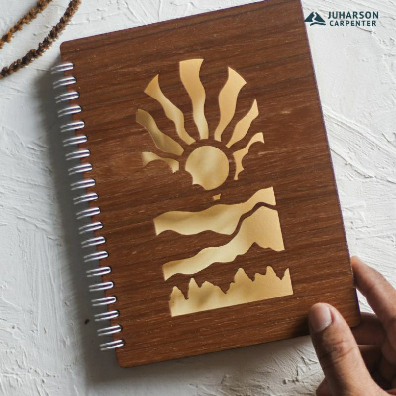 

Buku Diary Kayu Premium - Juharson Carpenter Full Moon