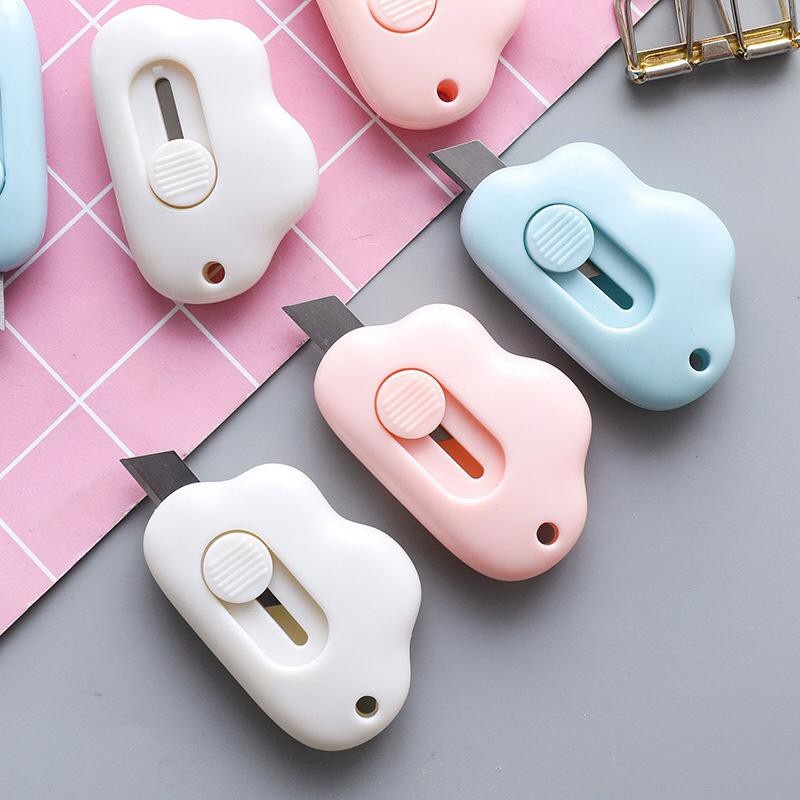 

CUTTER MINI Lucu Bentuk Awan Aesthetic Cute Gemoy | Pisau Portable Silet Kecil | Pemotong Kertas Pembuka Paket Praktis