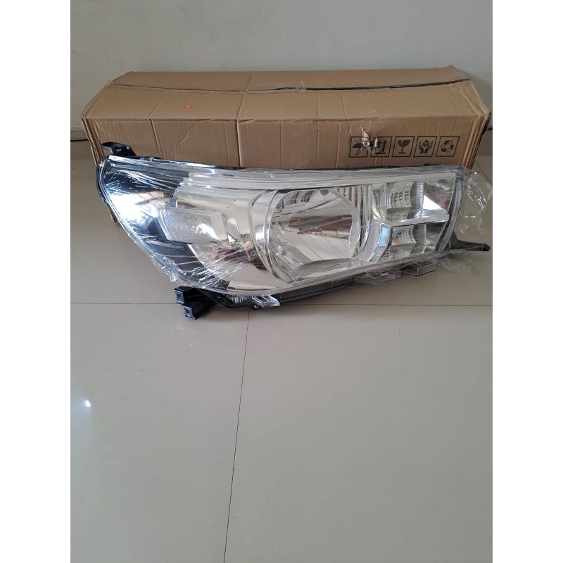 Headlamp lampu depan Hilux revo tahun 2015 ON