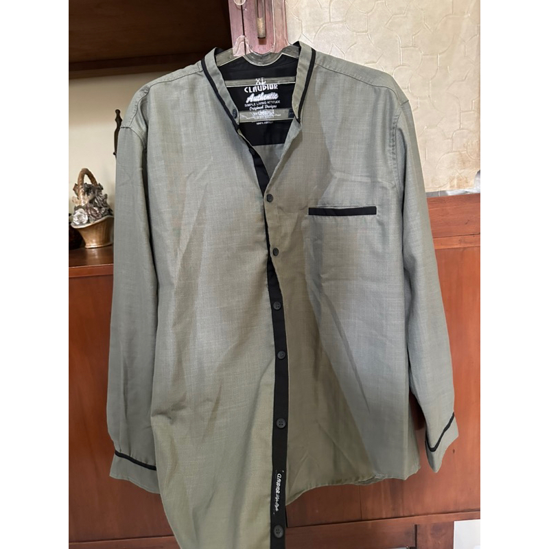 Claudior Kemeja Pria Preloved
