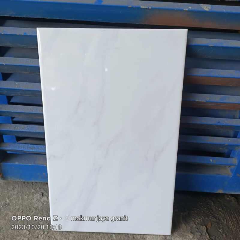 Keramik Dinding 25x40 Putih Motip