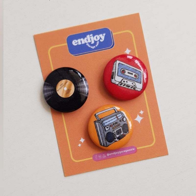 Pin Bross Kaset Pita Vinyl Boombox Jadul