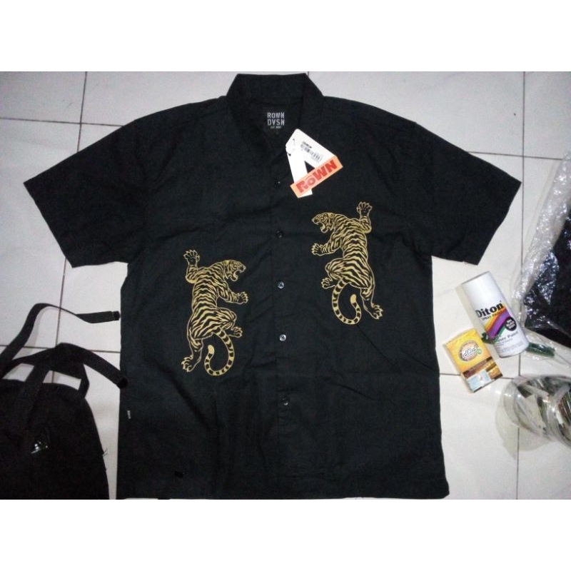 kemeja rown division