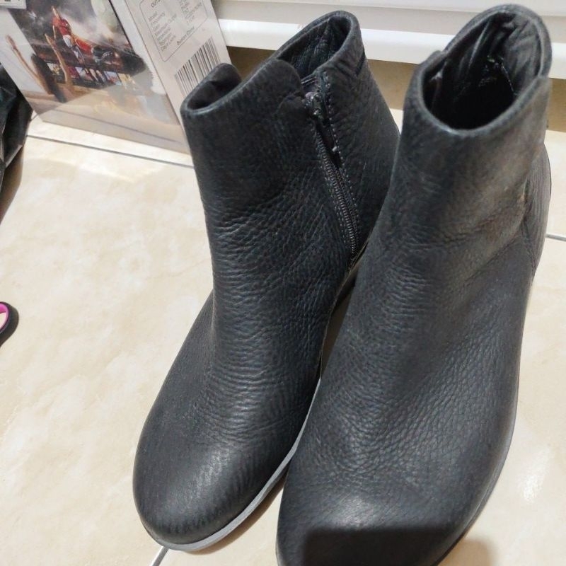 preloved sepatu boots ecco new