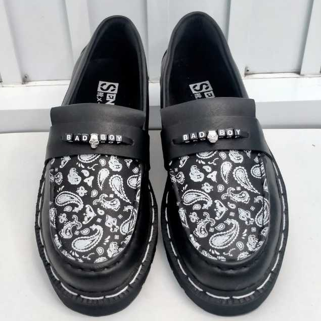Enoz BB Paisley Sepatu Pantofel Loafers Formal Hitam Pria Kulit PU Slip On Docmart Paisley Batik Pen