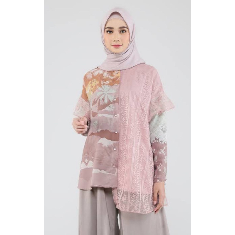 Preloved Ria Miranda Collete Top