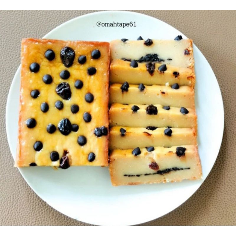

Oleh oleh Kue Prol Tape Kismis Coklat Piyem 20 x 9 cm