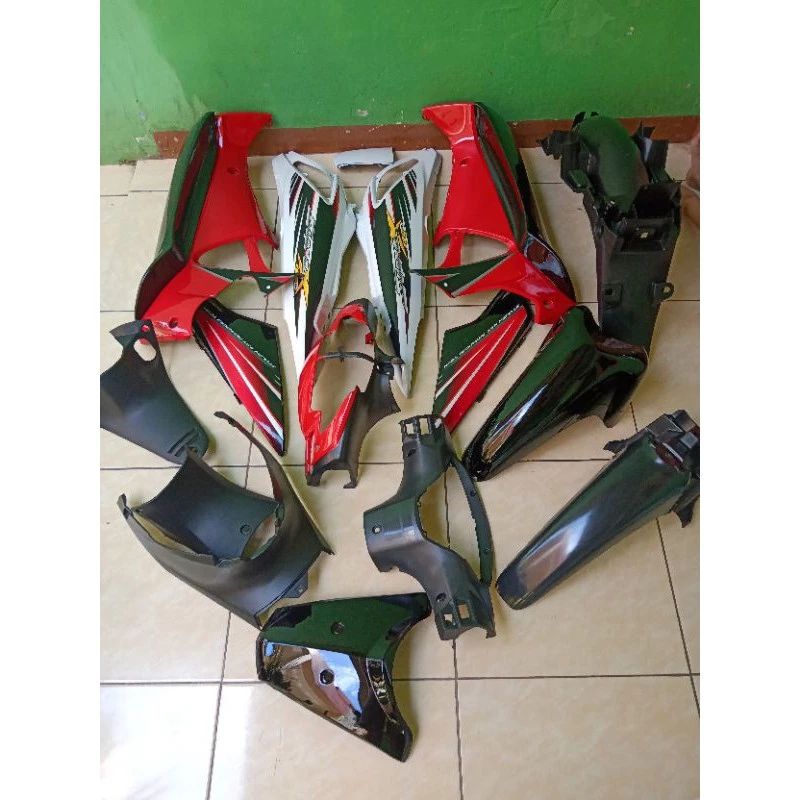 Paket body bodi full set halus dan kasar supra x 125 lama warna merah putih