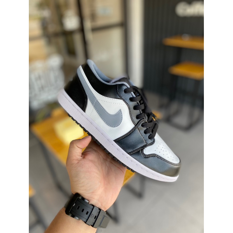 Sepatu Jordan 1 low black white