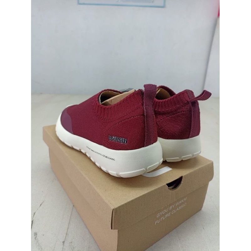 Sepatu Slip-On-Wakai Gyou (Wanita Pria)-Maroon
