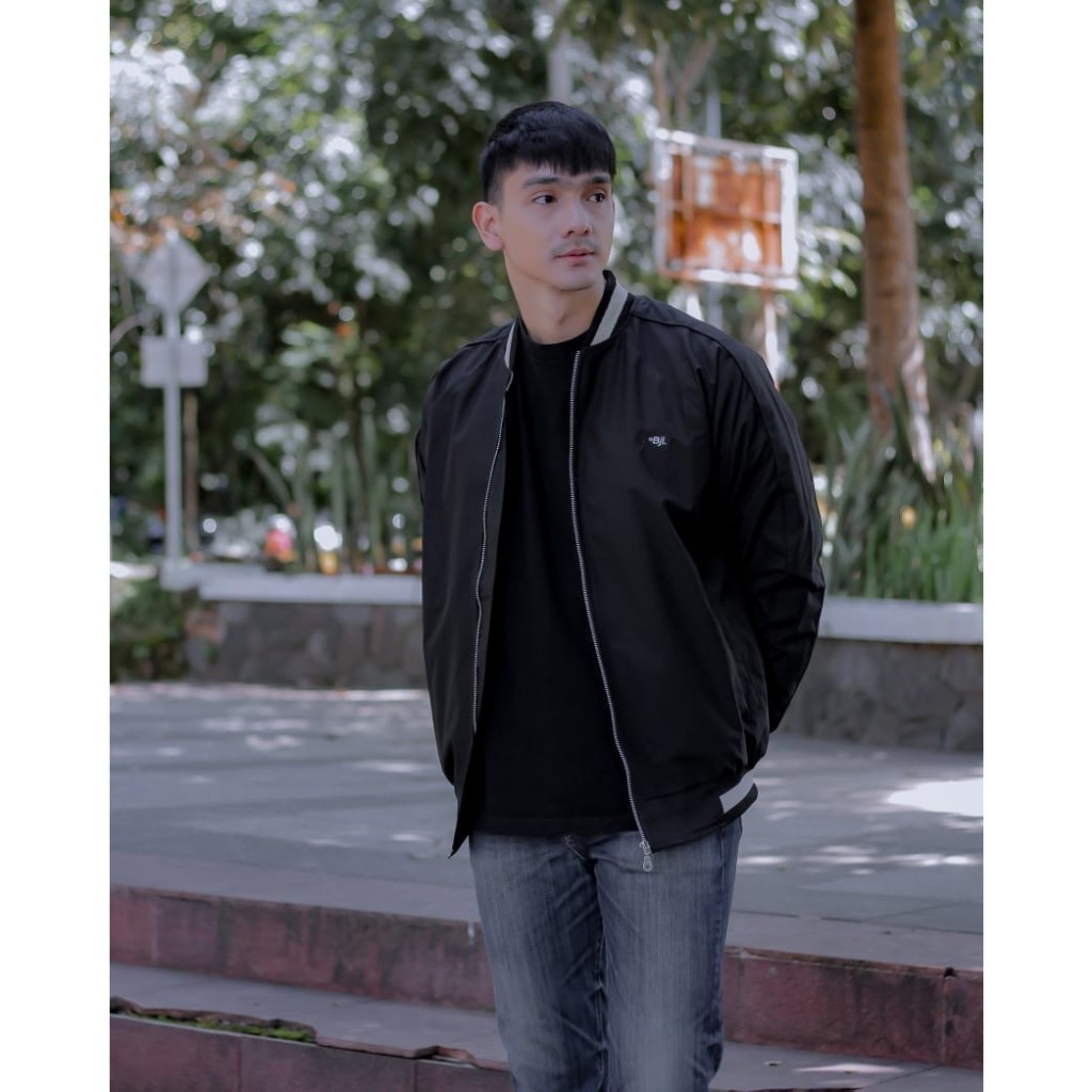 Jaket Pria- Jaket Bomber Sukajan Pria Polos Bahan Taslan Kekinian Original The Bojiel
