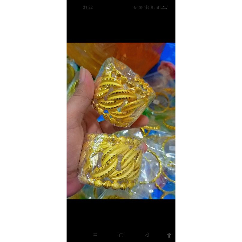 Gelang model emas
