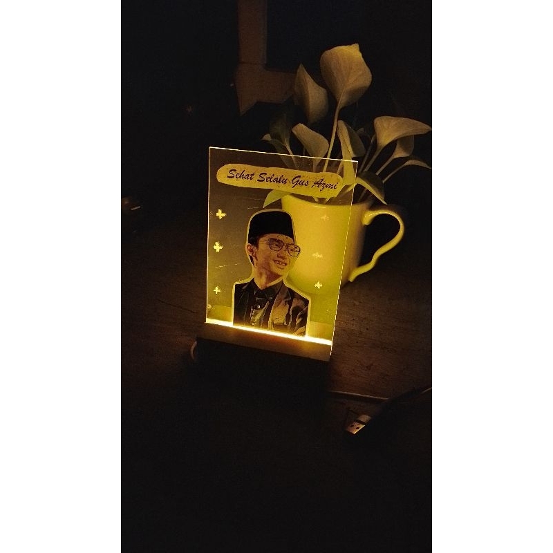 

kado akrilik led/estatik untuk kado wisuda/gift/kado happy Birthday/kado ulang tahun