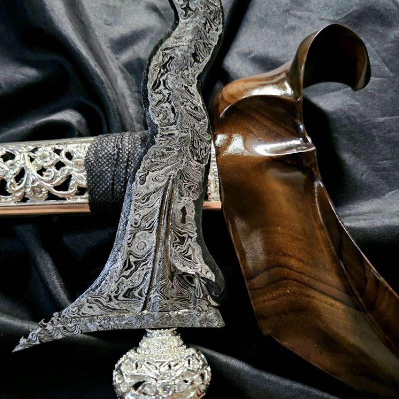 Keris Sengkelat X Luk 13 Pamor Lar Gangsir