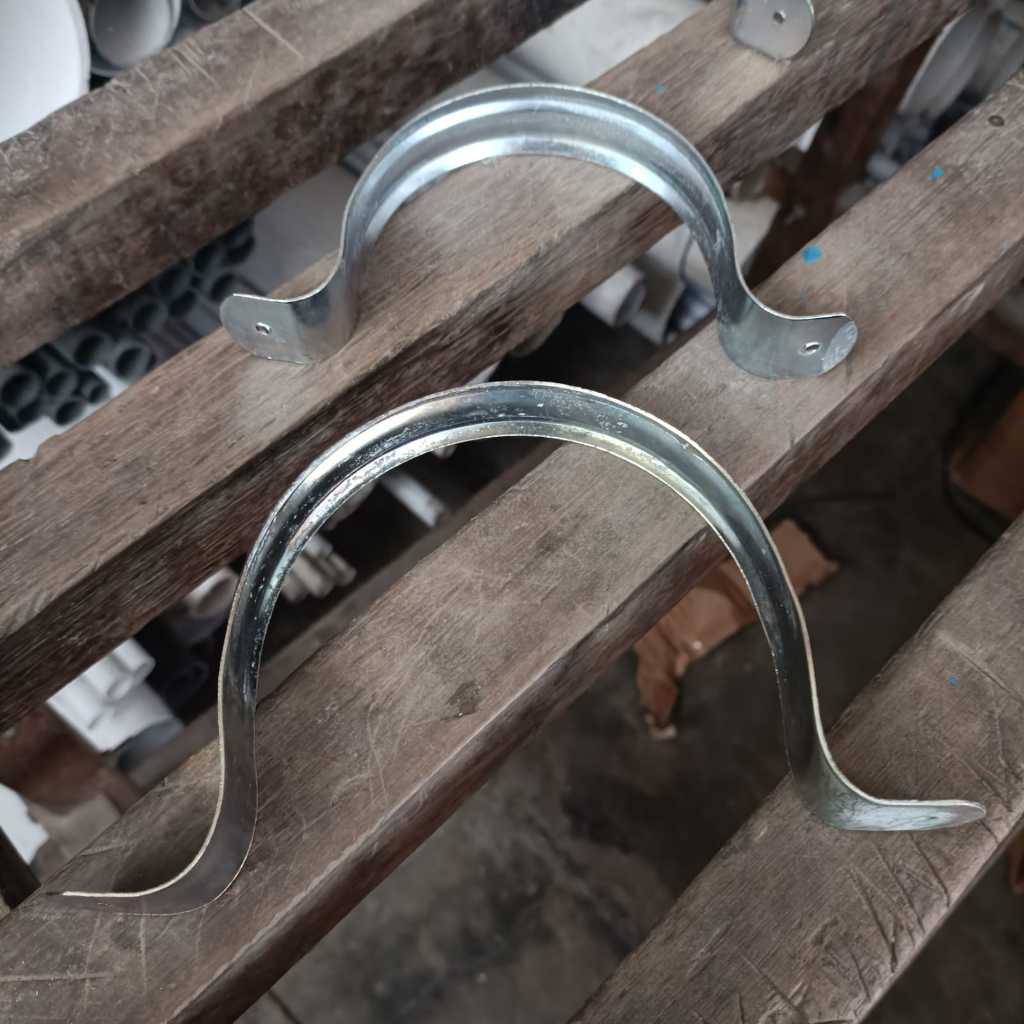 Klem Pipa Tebal 2" Inch / Klem Plat Besi / Klem Paralon / Klem Pipa PVC / Klem Omega / Klem Besi