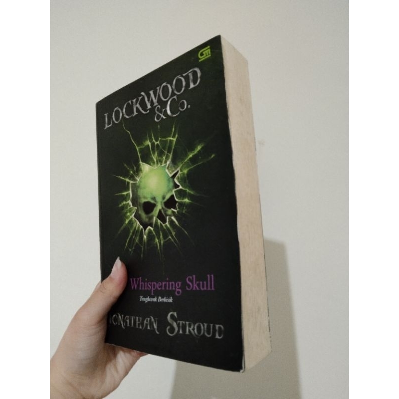 (BOOKED) Lockwood & Co. - The Whispering Skull (Tengkorak Berbisik). by Jonathan Stroud