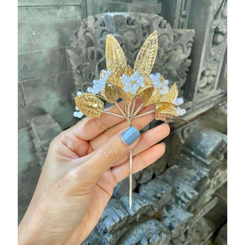 Cucuk Parigata/Semanggi Emas/Bunga Sanggul