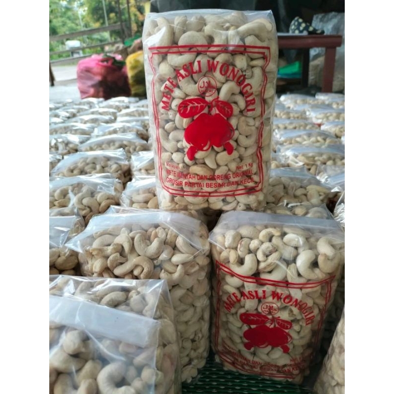 

TERMURAH.kacang mete wonogiri Mentah utuh kemasan 1kg