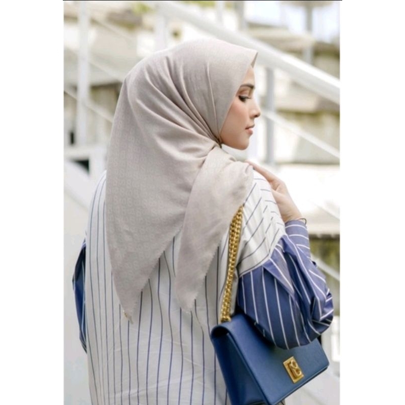 Buttonscarves tapis emboss