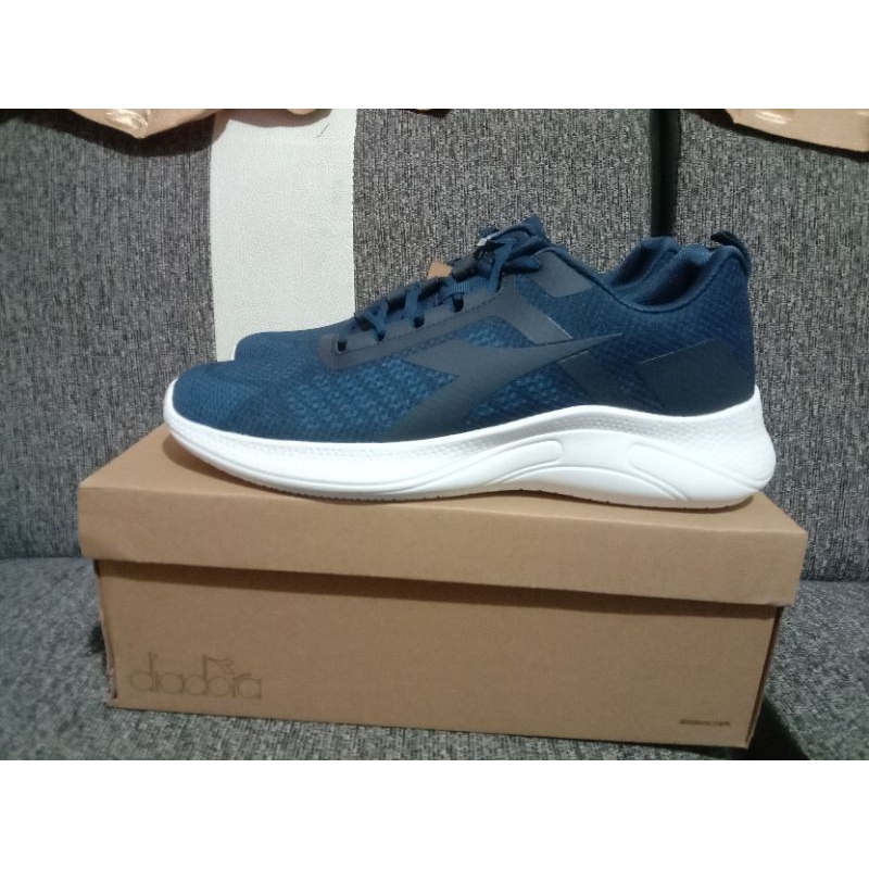 Sepatu Diadora Navy