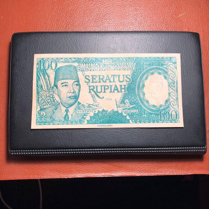 Uang Kuno 100 Rupiah Soekarno 1964 Hijau Bajak Sawah