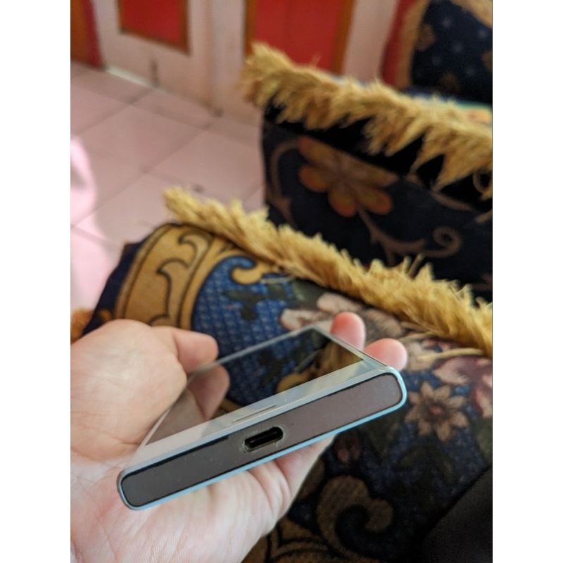 sony Xperia x compact UBL yes minus layar tidak respon