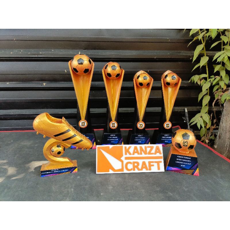 Paket lengkap piala kayu sepak bola/futsal