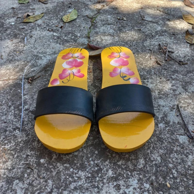 Sandal Bakiak size jumbo (size 41,42 jumbo)