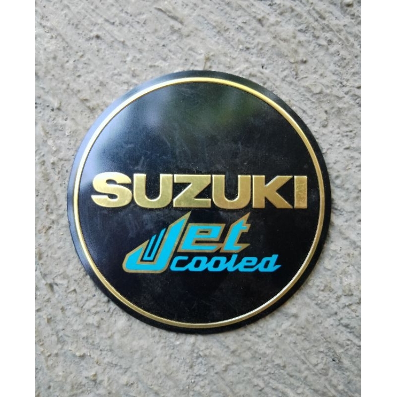 emblem logo bak kopling Suzuki RC100 RC80