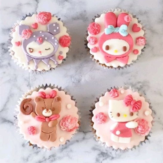 

Cupcake karakter sanrio hello kitty melody kuromi 1 box isi 4 pcs Bandung only