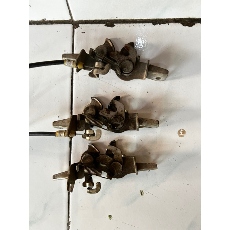 PENGUNCI JOK SPACY FI SPACY KARBU CATOKAN JOK PENGAIT JOK ENGSEL JOK PENGAMAN JOK HONDA SPACY FI SPA