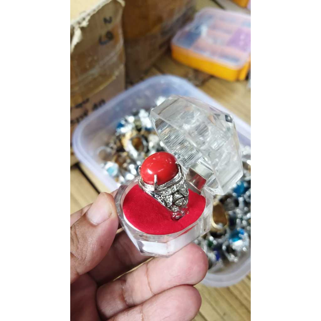 Cincin Batu Akik Merah delima menyala dalam air (S)