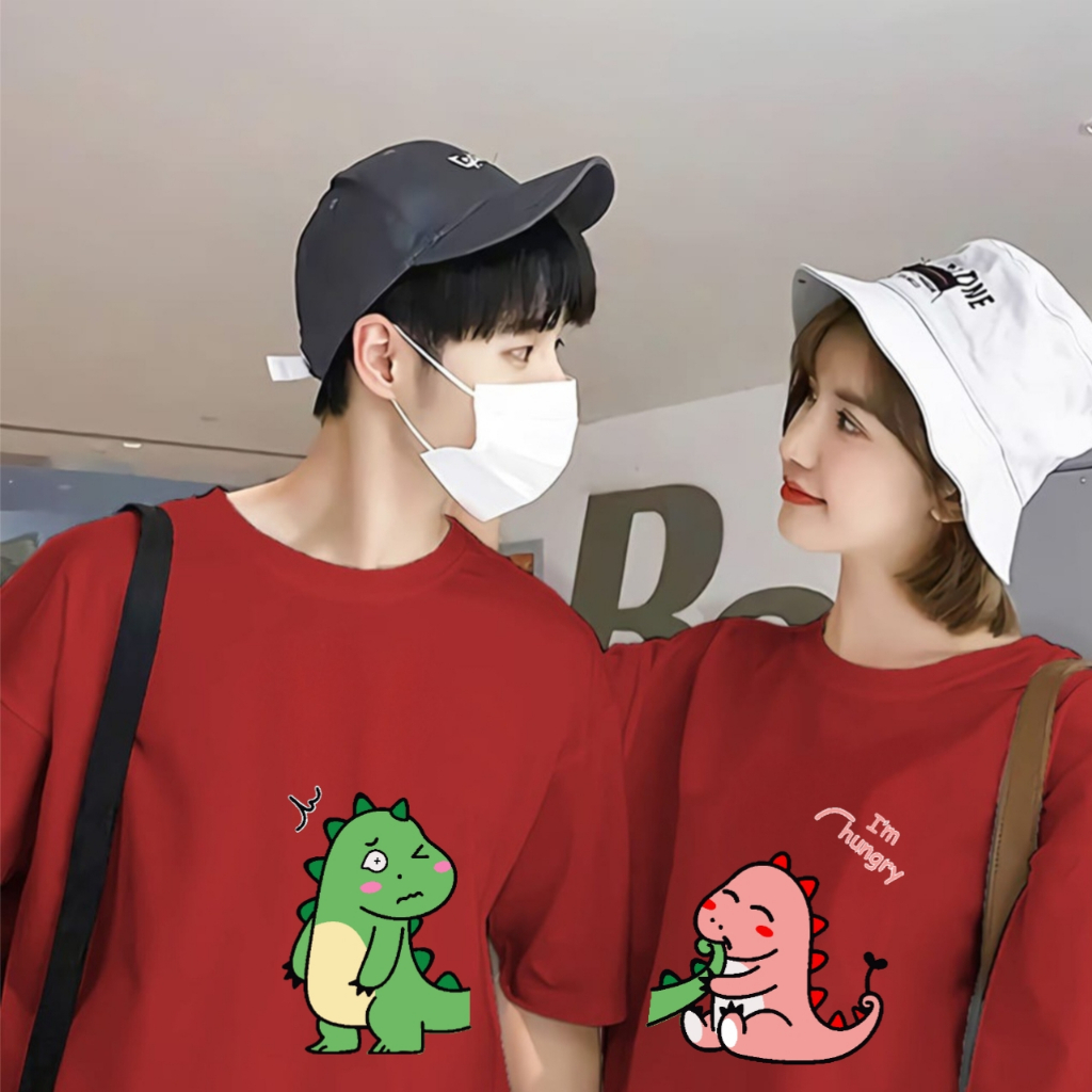 Baju Couple pasangan Dino PINK HIJAU Kaos Couple Pasangan Bahan Katun Premium Pria Wanita Baju Kapelan Cewek Cowok Harga Murah Dan Keren Baju Oblong Couple Laki Laki Perempuan Terbaru Kekinian Tahun Ini Bisa Cod