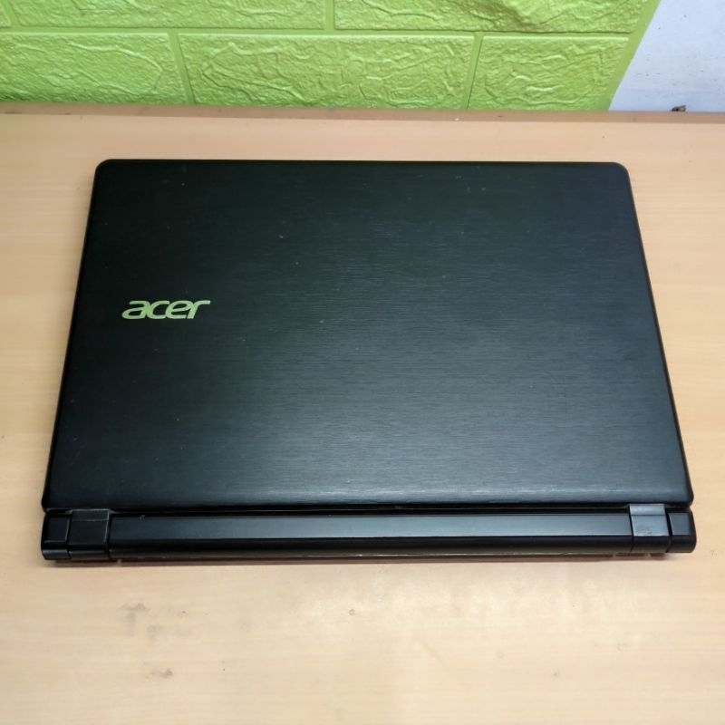 kesing casing case laptop Acer z3-451