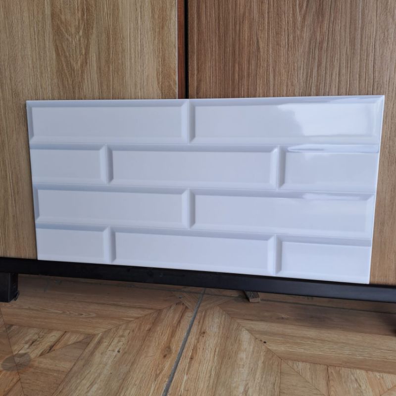 KERAMIK DINDING 30X60 BATA PUTIH HYDRA WHITE  MULIA